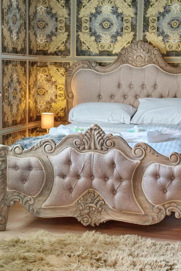 Deluxe 4 Or 5 Bed House With Hot Tub, Cinema Sleeps 15