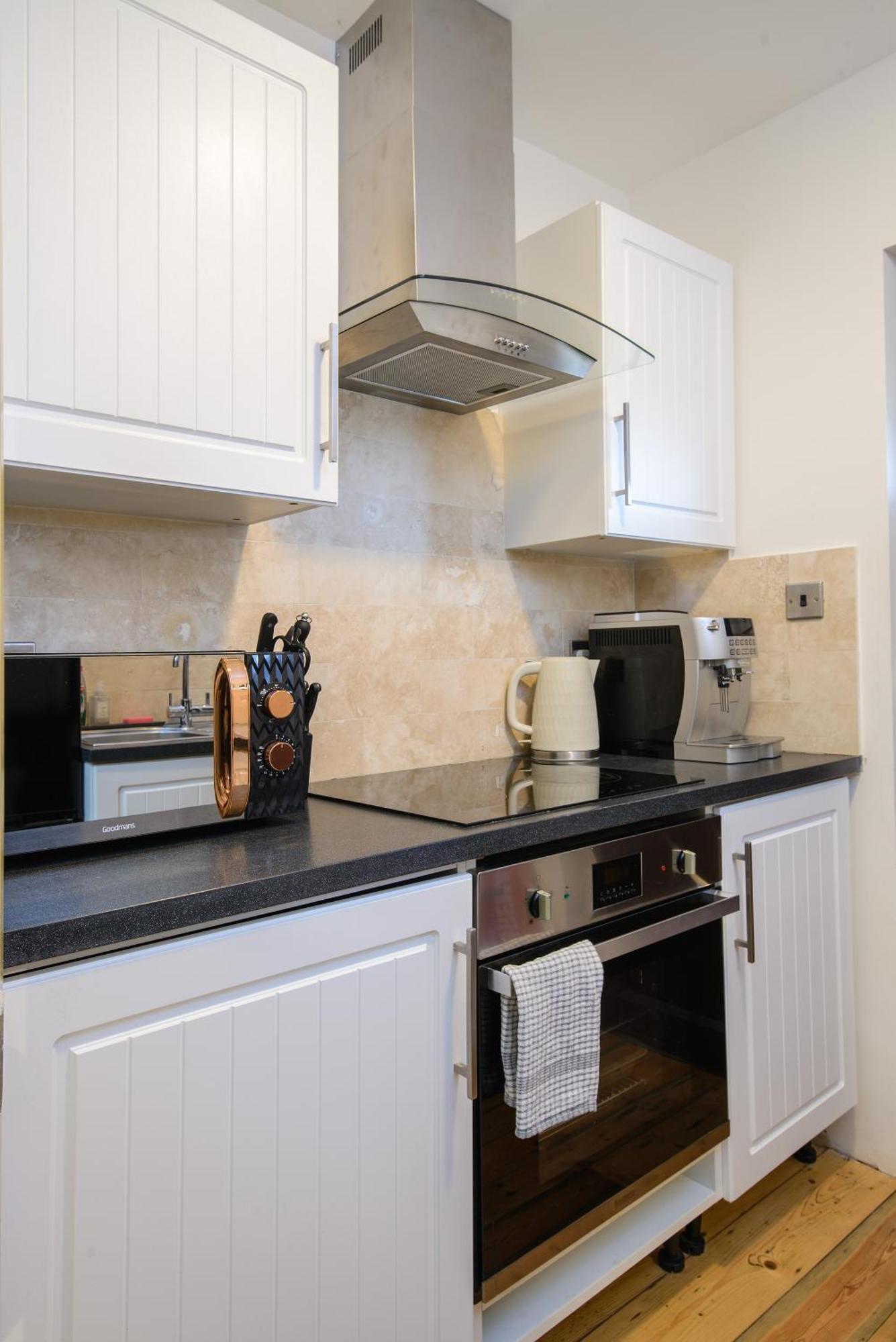 Deluxe 4 Or 5 Bed House With Hot Tub, Cinema Sleeps 15 Villa