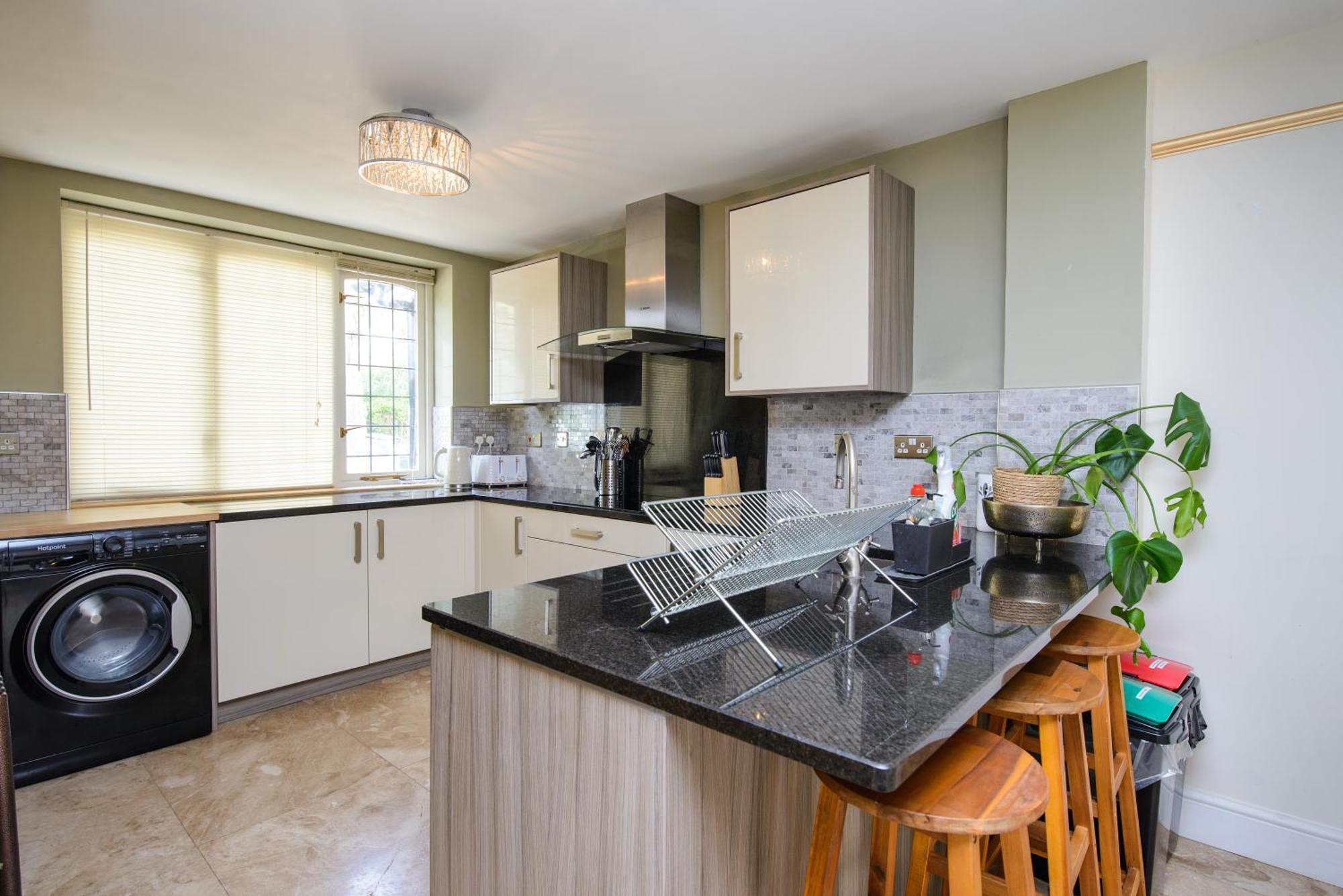 Villa Deluxe 4 Or 5 Bed House With Hot Tub, Cinema Sleeps 15 *