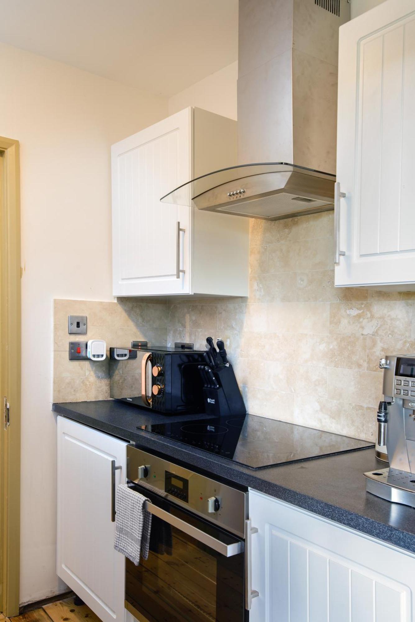 Deluxe 4 Or 5 Bed House With Hot Tub, Cinema Sleeps 15 Villa