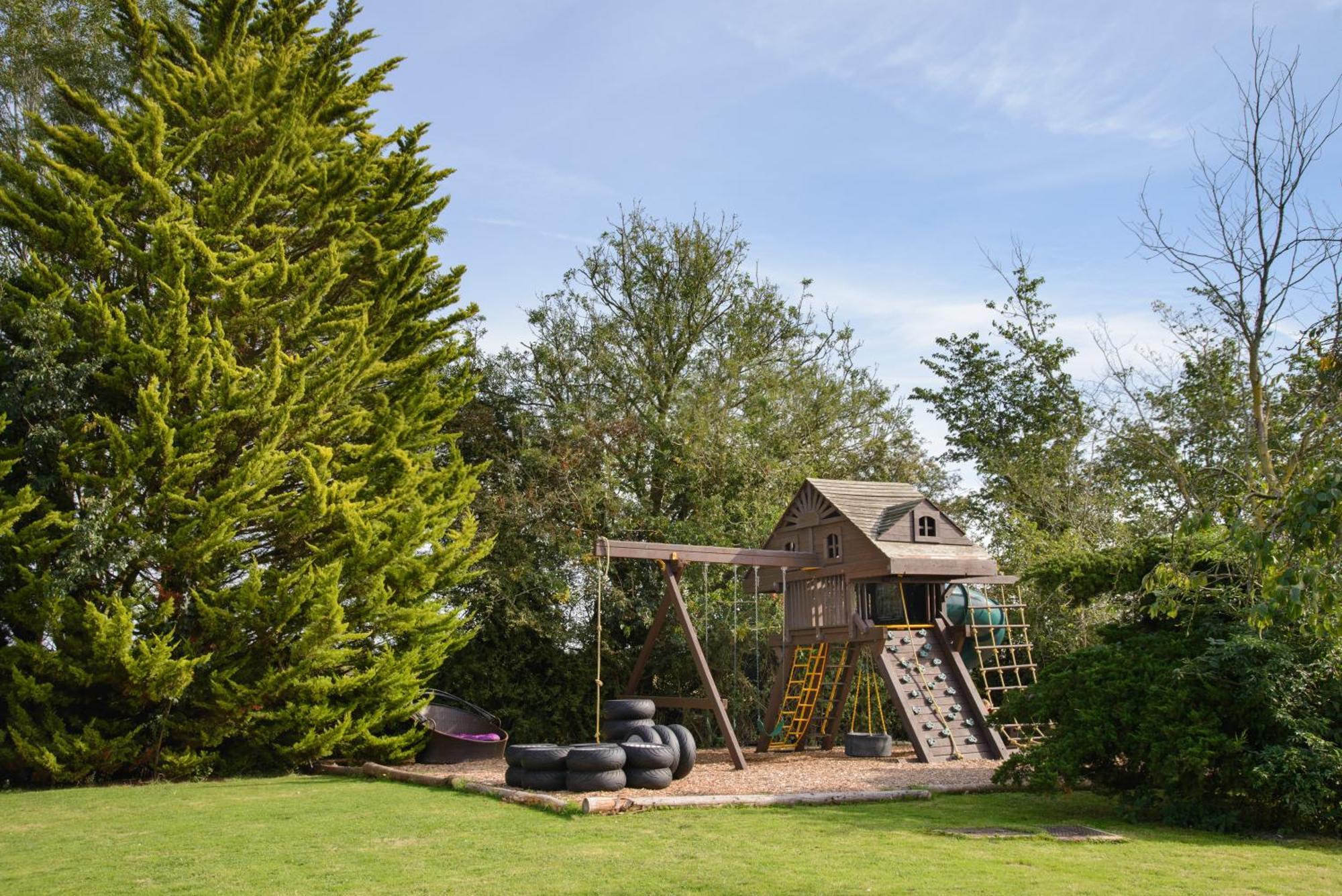 Deluxe 4 Or 5 Bed House With Hot Tub, Cinema Sleeps 15