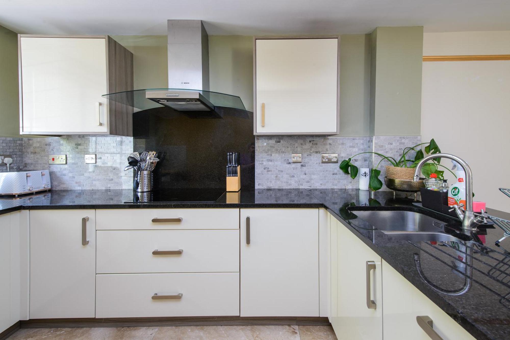 Villa Deluxe 4 Or 5 Bed House With Hot Tub, Cinema Sleeps 15 Saffron Walden
