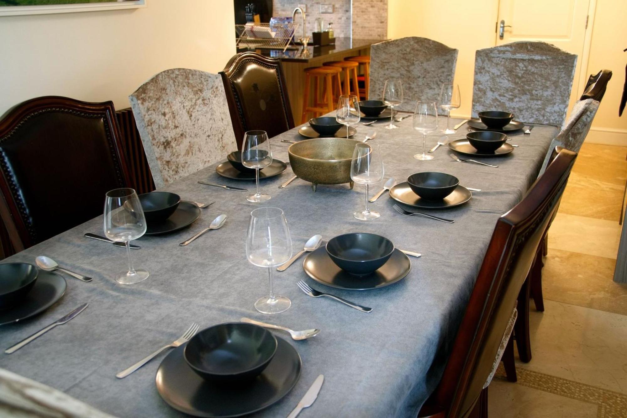 Deluxe 4 Or 5 Bed House With Hot Tub, Cinema Sleeps 15 Saffron Walden