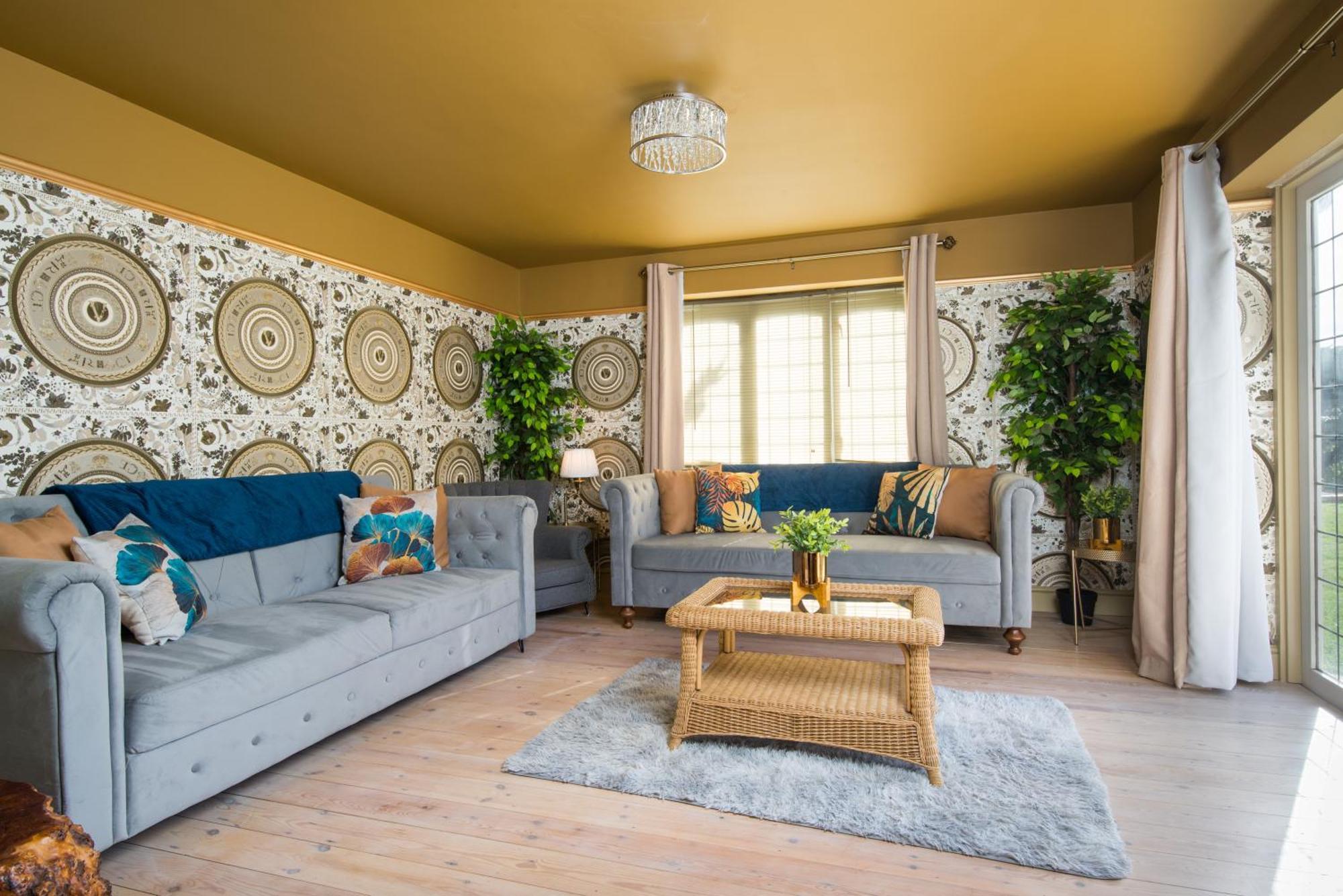 Deluxe 4 Or 5 Bed House With Hot Tub, Cinema Sleeps 15