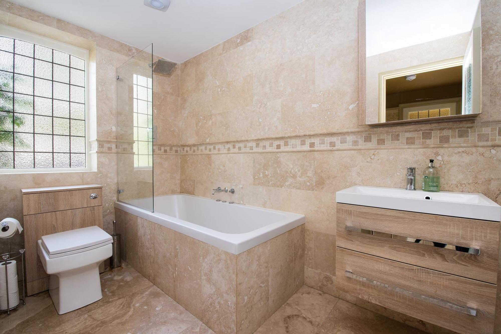 Villa Deluxe 4 Or 5 Bed House With Hot Tub, Cinema Sleeps 15 Saffron Walden