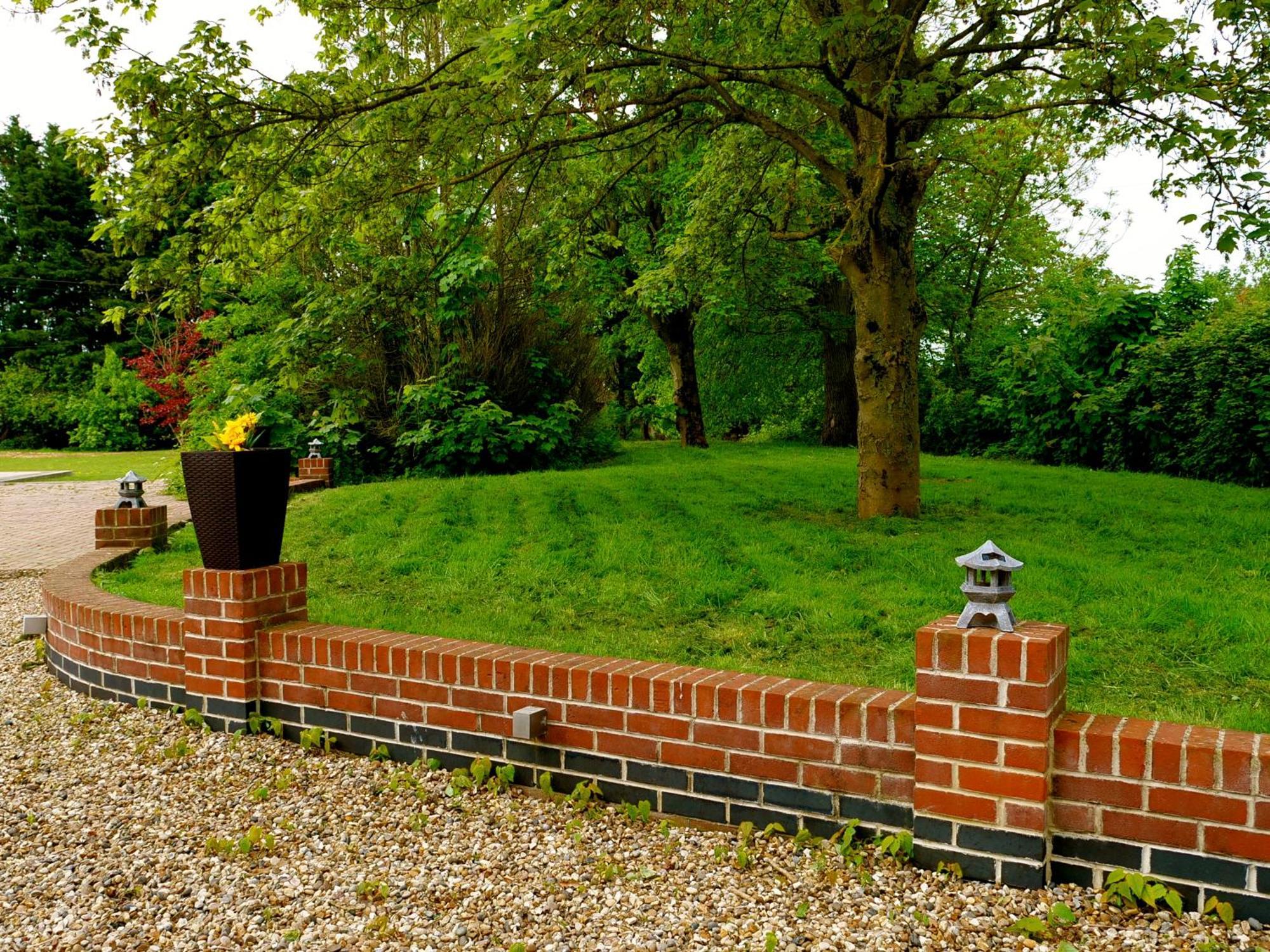 Deluxe 4 Or 5 Bed House With Hot Tub, Cinema Sleeps 15 Saffron Walden