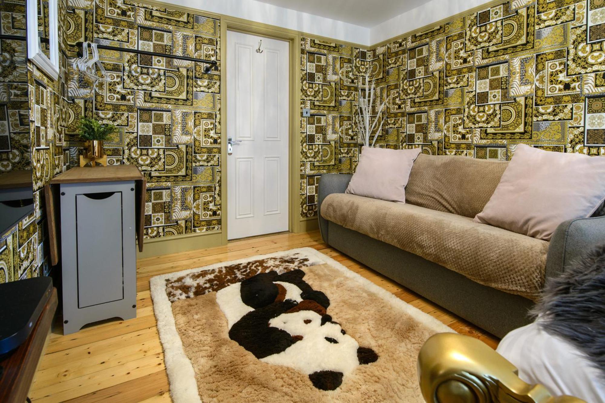Deluxe 4 Or 5 Bed House With Hot Tub, Cinema Sleeps 15 Saffron Walden