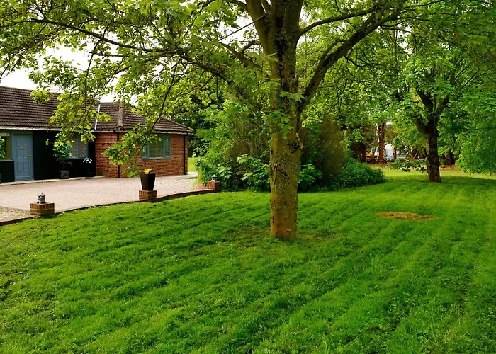 Deluxe 4 Or 5 Bed House With Hot Tub, Cinema Room Sleeps 15