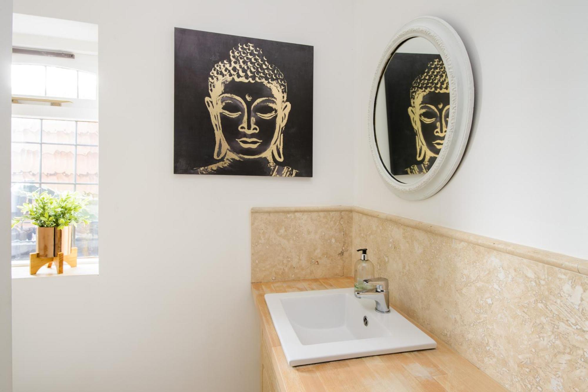 Deluxe 4 Or 5 Bed House With Hot Tub, Cinema Sleeps 15 Villa *